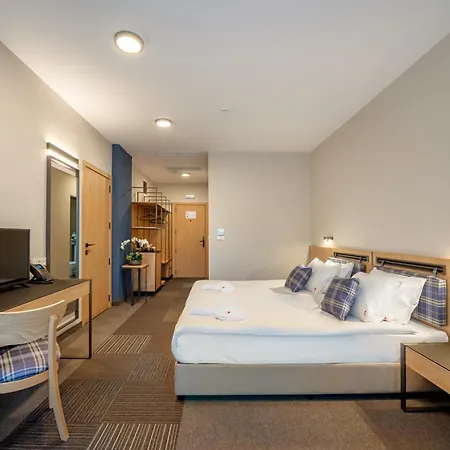 парк модър 4* Devin